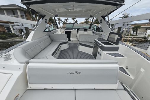 Sea Ray 320 Sundancer image