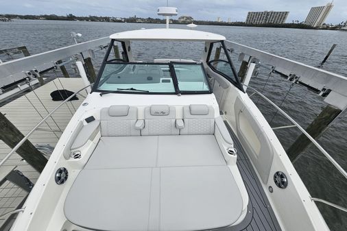 Sea Ray 320 Sundancer image