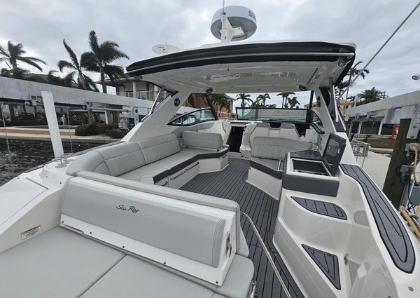 Sea Ray 320 Sundancer image