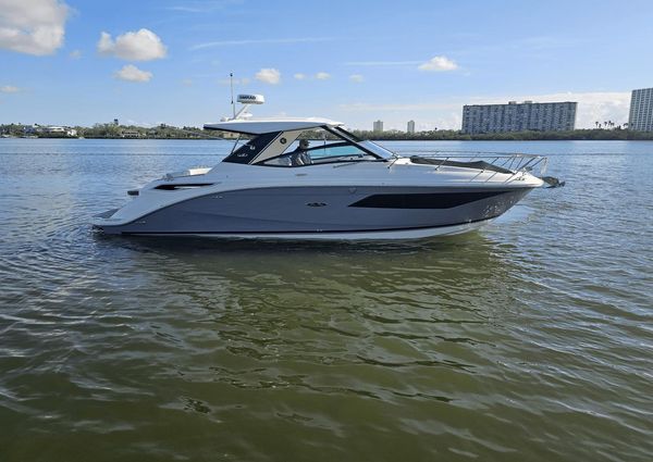 Sea Ray 320 Sundancer image