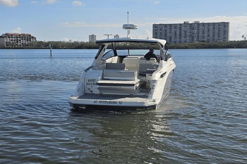 Sea Ray 320 Sundancer image