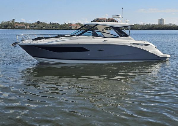 Sea Ray 320 Sundancer image