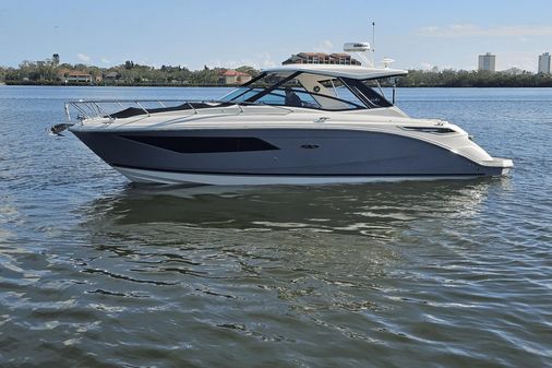 Sea Ray 320 Sundancer image