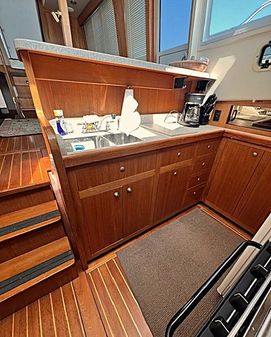 Mainship 430 Trawler image