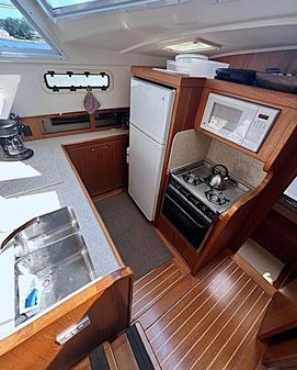 Mainship 430 Trawler image