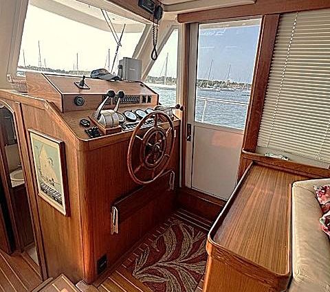 Mainship 430 Trawler image