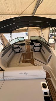 Sea Ray SLX 260 image