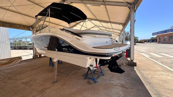 Sea Ray SLX 260 image