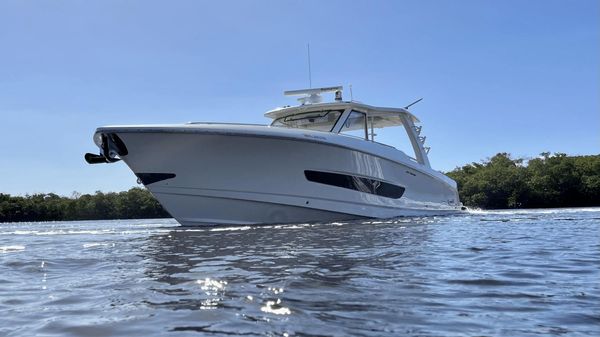 Boston Whaler 420 Outrage