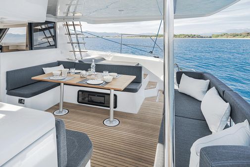 Aventura 37 Sail image