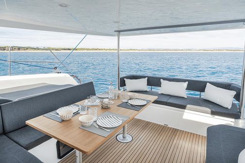 Aventura 37 Sail image