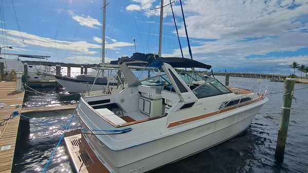Sea Ray 340 Express Cruiser
