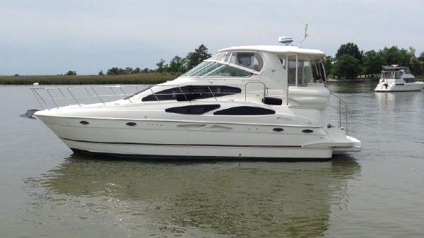 Cruisers Yachts 405 Express Motoryacht 