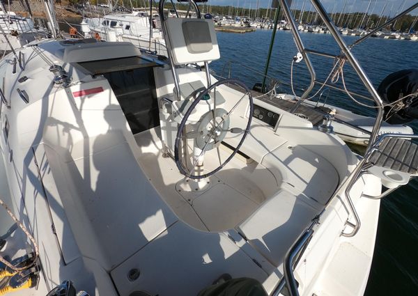 Hunter 33 image