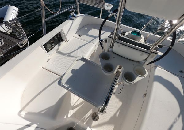 Hunter 33 image