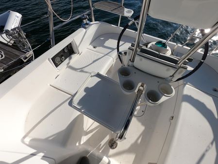 Hunter 33 image