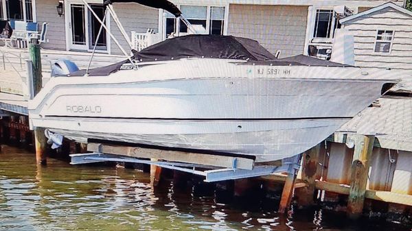 Robalo R227 Dual Console