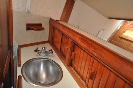Island-packet 38 image