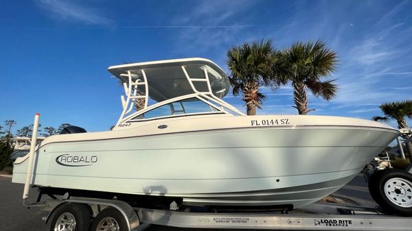 Robalo R247