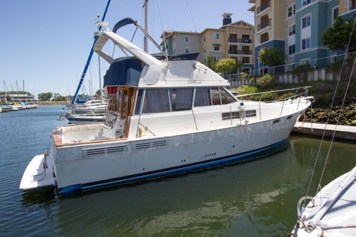 Bayliner 3870 image