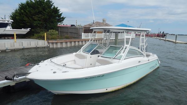 Robalo R247 Dual Console 