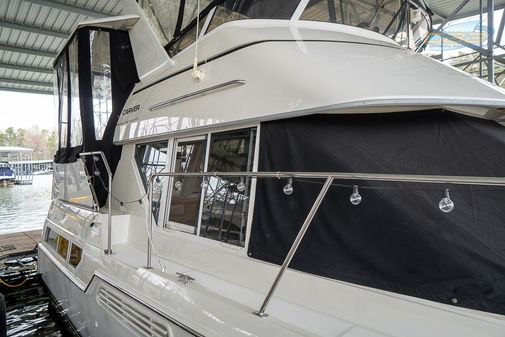Carver 325 Aft Cabin image