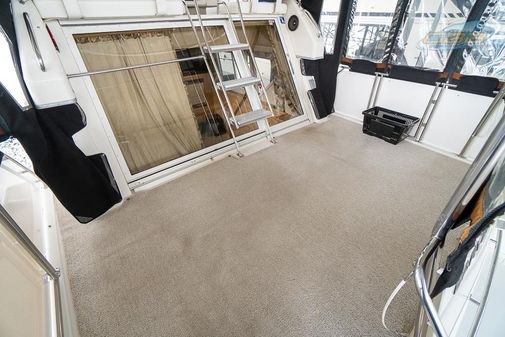 Carver 325 Aft Cabin image