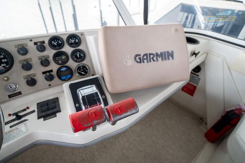 Carver 325 Aft Cabin image