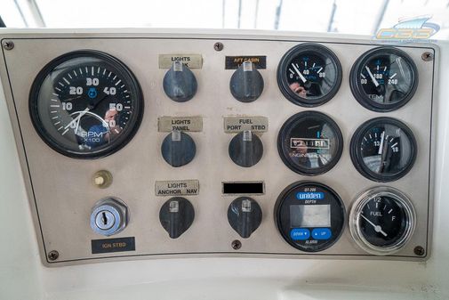 Carver 325 Aft Cabin image