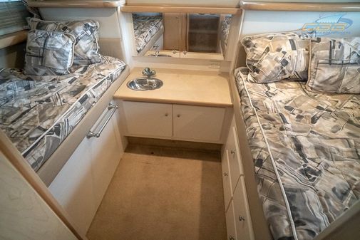 Carver 325 Aft Cabin image