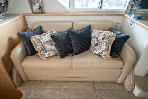 Carver 325 Aft Cabin image