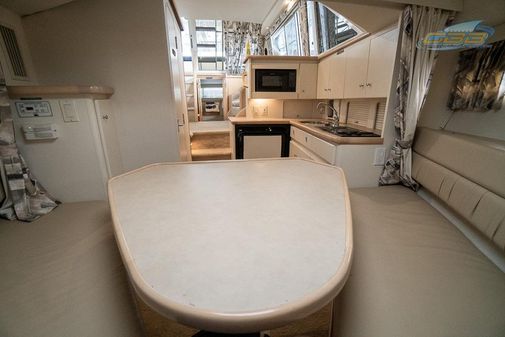 Carver 325 Aft Cabin image