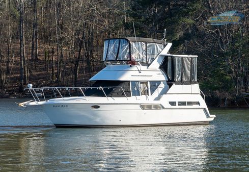 Carver 325 Aft Cabin image