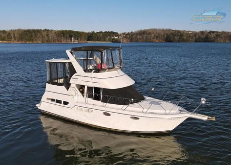 Carver 325 Aft Cabin image