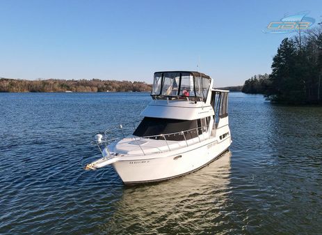 Carver 325 Aft Cabin image