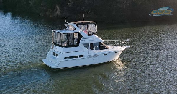 Carver 325 Aft Cabin image