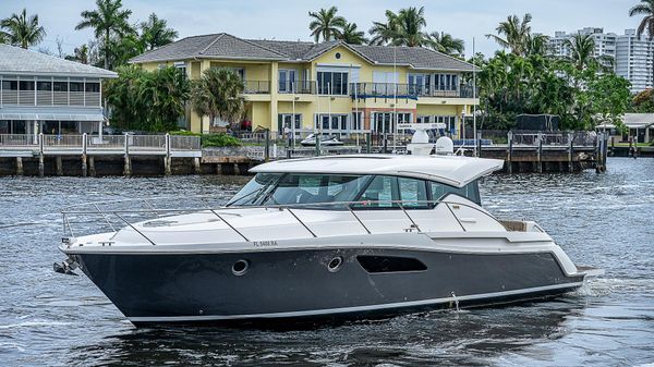 Tiara Yachts C44 Coupe 