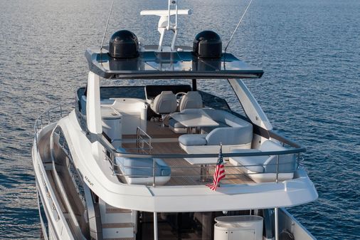 Azimut 68 image