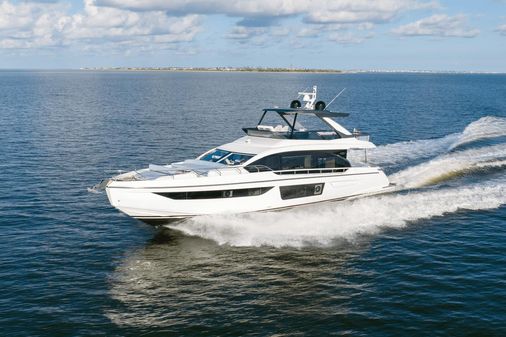 Azimut 68 image