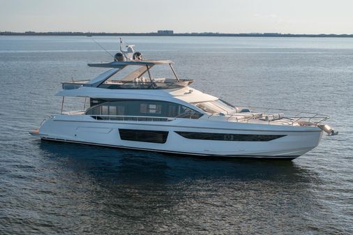 Azimut 68 image