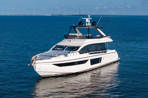 Azimut 68 image