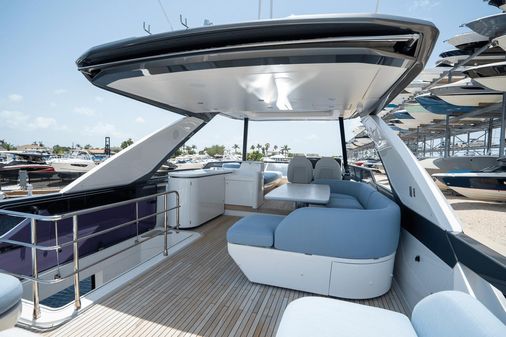 Azimut 68 image