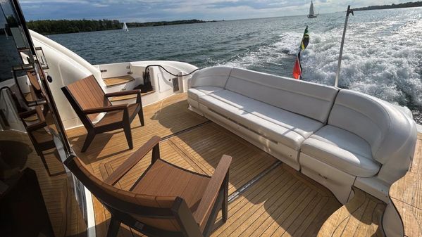 Sea Ray 680 Sun Sport image