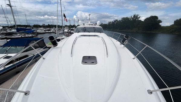 Sea Ray 680 Sun Sport image