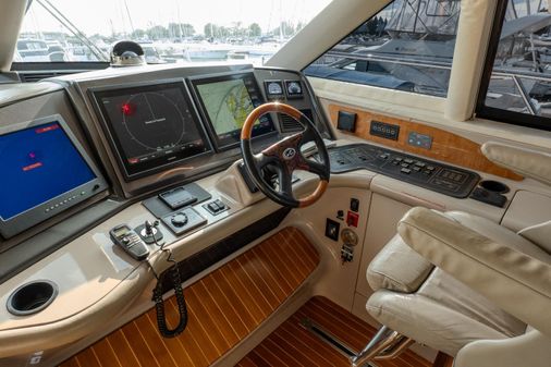 Sea Ray 680 Sun Sport image