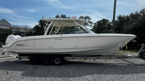 Boston Whaler 320 Vantage