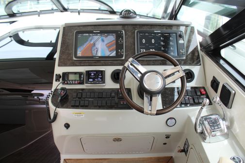 Sea Ray 470 Sundancer image