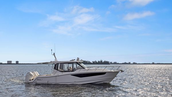 Boston Whaler 405 Conquest