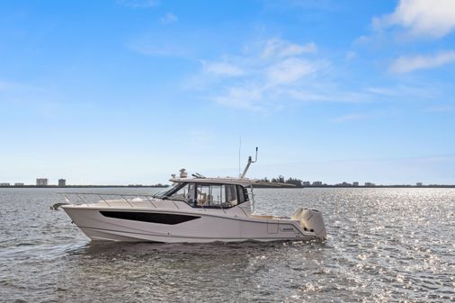 Boston Whaler 405 Conquest image