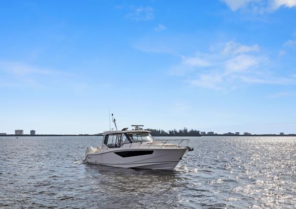 Boston Whaler 405 Conquest image